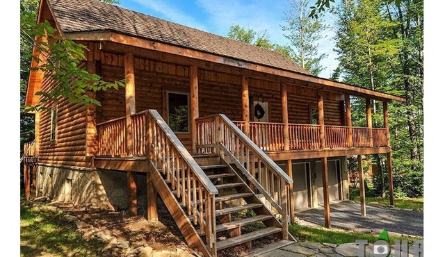 Broqvarn is a wonderful all season home! Book Now! Close to Lodge & Trails!
