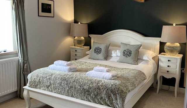 Brosterfield Suite - sleeps 2 guests in 1 bedroom
