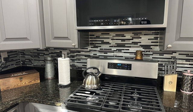 BrotherlyLove—Charming 2-bedroom house with WiFi, AC in lovely Philadelphia