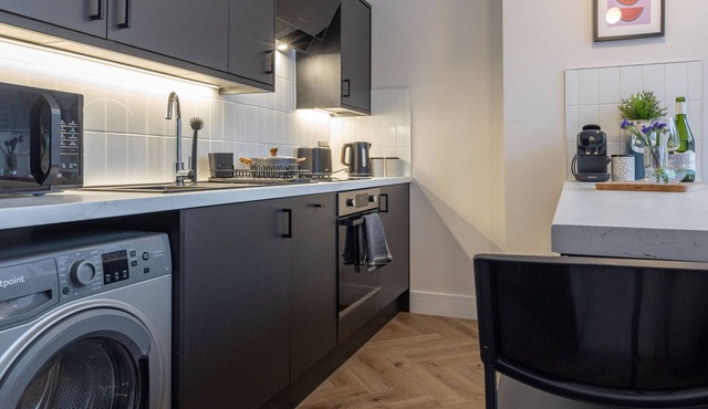 Broughton Place 2: 1BR Modern Flat in Liverpool