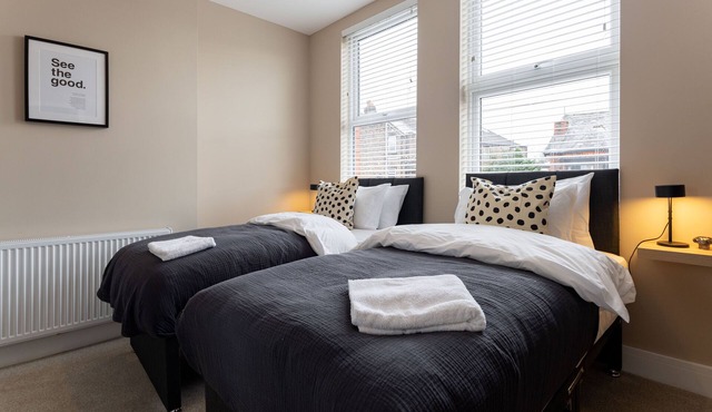 Broughton Place 3: 3BR Modern Flat in Liverpool