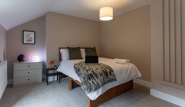 Broughton Place 4: 2BR Modern Flat in Liverpool