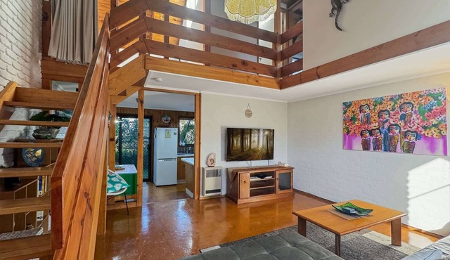 'Broulee Break' -2-Bed Beach House with Games Room