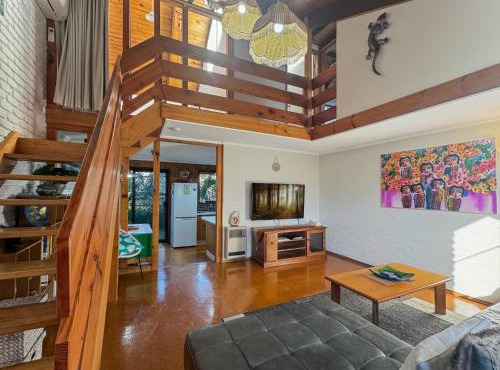 'Broulee Break' -2-Bed Beach House with Games Room