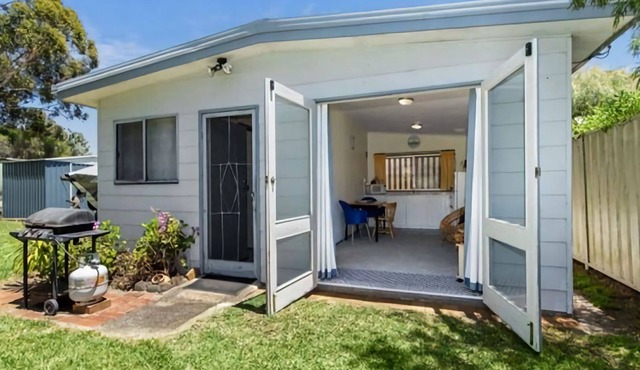 Broulee Surf Shack - Walk to the beach