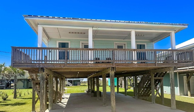 Broussard's Duplex B: Cozy 2BR getaway across from the beach in Grand Isle, LA.