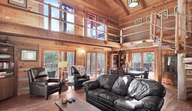 Brower Drive Escape: Spacious 5BR home in Salem, perfect for family getaways!