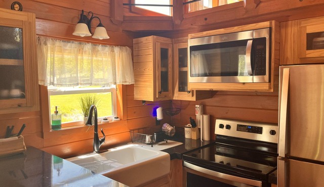 Brown Bear Cabin~Jacuzzi~Romance & UTV Add Ons