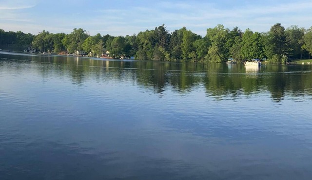 Brown Bear Station of Otter Lake-Take it easy at this unique & tranquil retreat