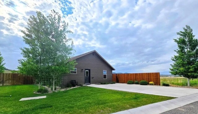 Brown Drake Lodge in Ennis Montana and the Spectacular Madison River Valley.