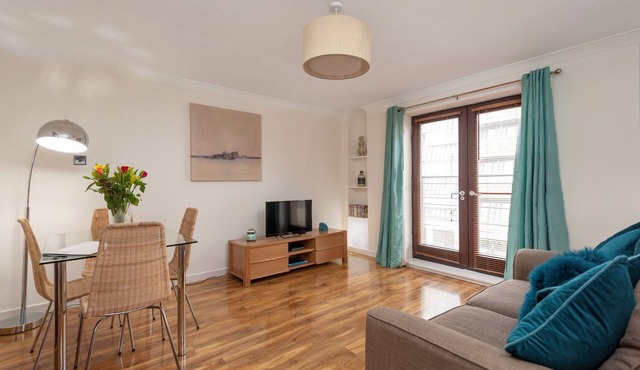 Brown Street Apartment 2