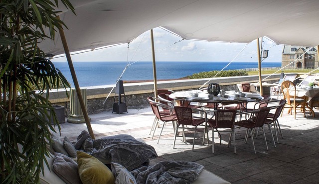 Browns, B&B - a hotel room that sleeps 2 guests in 1 bedroom