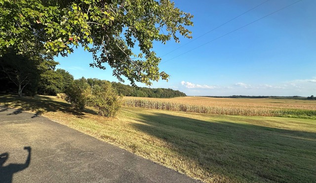 Brown’s Bar countryliving Spacious 4 bedroom 3 full bath near Blackford Oaks WMA