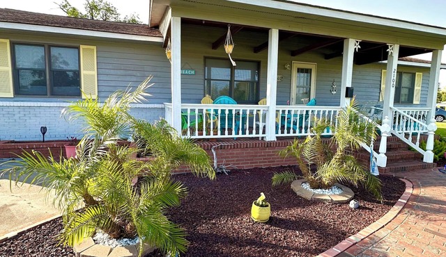 Brown’s Island Getaway- Pet Friendly & Close to beach & town!