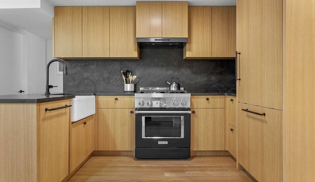 Brownstone Brooklyn floor-through gem (garden level)