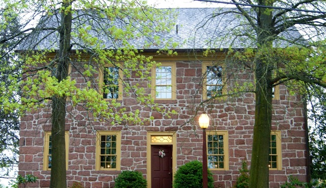 Brownstone Colonial Inn