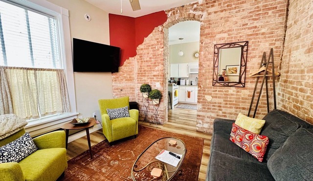 Brownstone Patio Suite-Historic Building in the Heart of Historic Downtown Bisbee