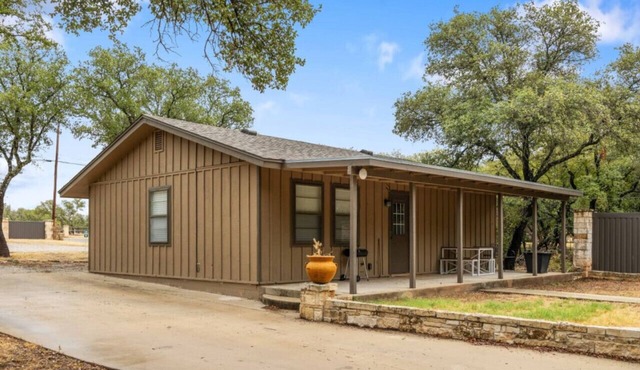 Brownwood Cabin · Cozy Cabin on the Cove.