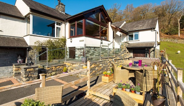 BROWSIDE, pet friendly, with hot tub in Coniston