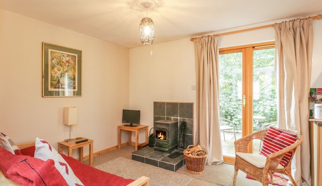 BRUCANICH COTTAGE, with open fire in Kingussie