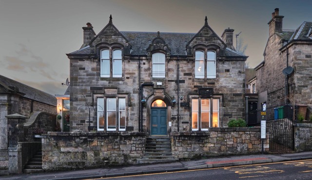 Bruce on the Row-Historic Elegance near Edinburgh