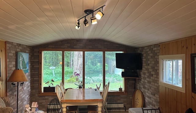 Bruce Peninsula Forest Cottage-nHuge property with hiking trails