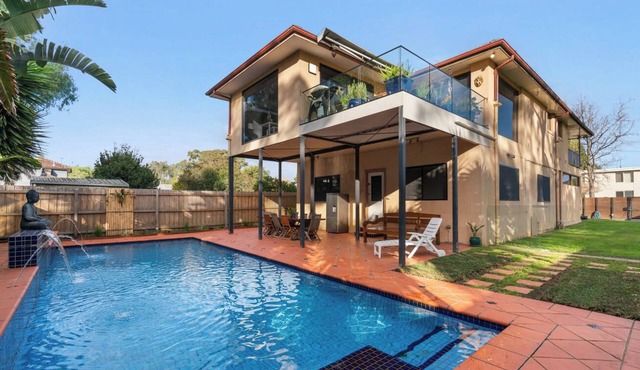 Brum's Place | Inner City Tropical Haven