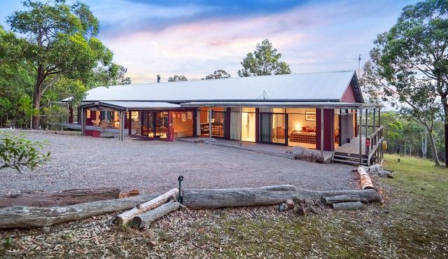 Brumby's Run Lodge at BANJOS BUSHLAND RETREAT - couples, families & large groups