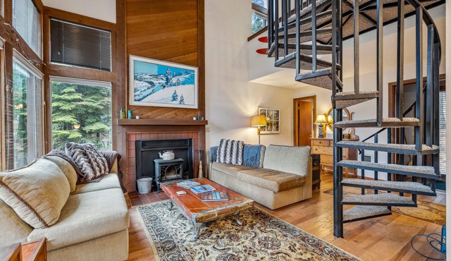 Brundage Meadows 1 - Bright, cozy - 2story - wood stove - forest views - by trails, lake, town