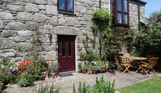 BRUNNION HOUSE, pet friendly, character holiday cottage in St Ives
