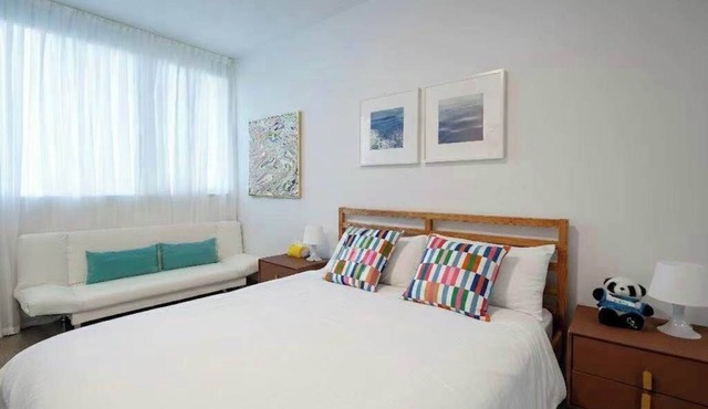 Brunswick 1BR: City & Comfort w/Free Parking