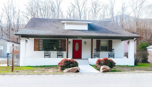 Brushy Mtn Hideout - Close to Windrock - Sleeps 6
