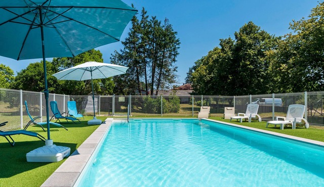 "Bruyères - Domaine Des Landes" with shared pool, private terrace, and shared garden
