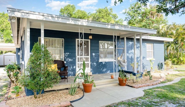 Bryan · 3BR Secluded Oasis close to FIT, Downtown and Beach