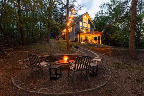 Bryce Chalet - Hot Tub, Game Room, Fire Pit, Pets