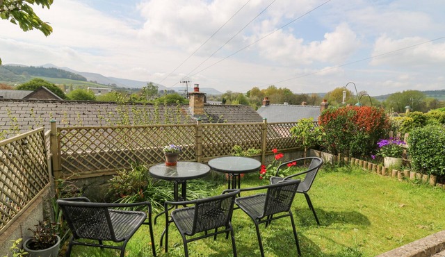 BRYCHEINIOG VIEW, family friendly, with a garden in Brecon