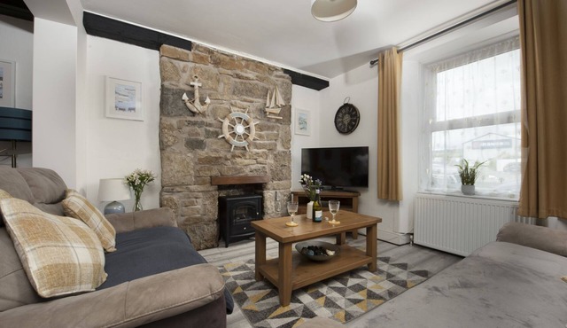 Bryher Cottage, Longrock - a cottage that sleeps 6 guests in 3 bedrooms