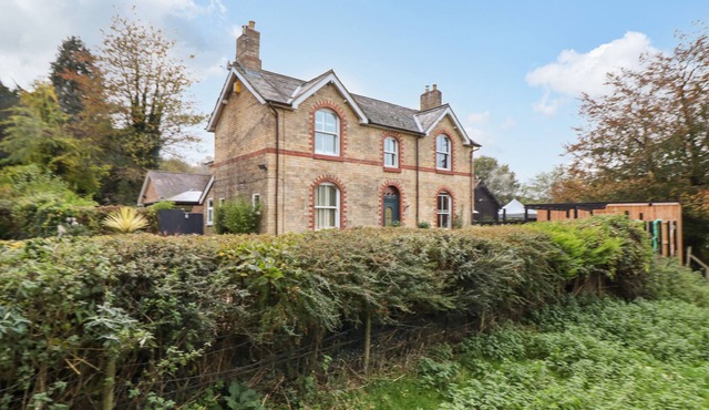 BRYN CEIRIOG, family friendly, luxury holiday cottage in Chirk