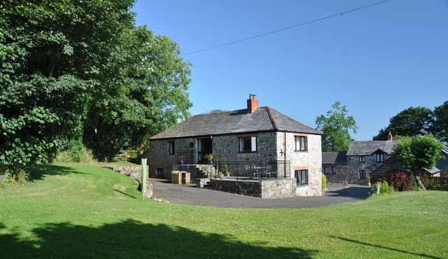 Bryn – Charming rural Cornish barn conversion with stunning views