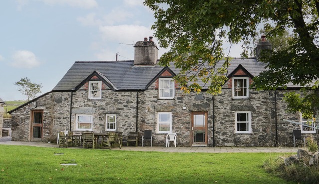BRYN DEDWYDD FARMHOUSE, pet friendly, with open fire in Betws-Y-Coed