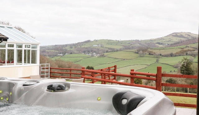 Bryn Derw Holiday Cottage