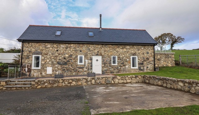 BRYN EGLWYS COTTAGE, pet friendly, character holiday cottage in Tywyn