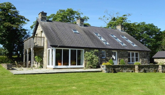 Bryn Isaf, Tregaron - Two Bedroom Cottage, Sleeps 5