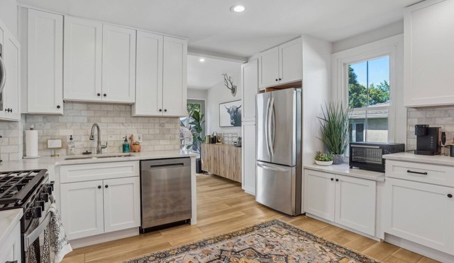 Bryn Mawr Pa. - 8 Universities, Trains, Shopping, Restaurants, Hiking, Fire Pit