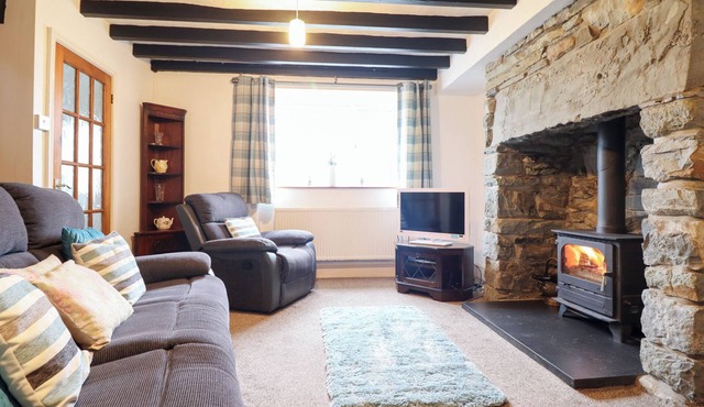 BRYN RE, family friendly, character holiday cottage in Trawsfynydd