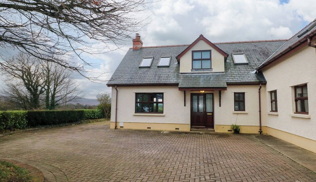 BRYN TAWEL, pet friendly, country holiday cottage in Eglwyswrw