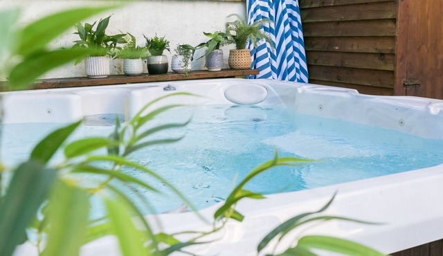 Bryn Teg - sleeps 10 guests in 5 bedrooms