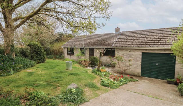 BRYN YR HAF, pet friendly, with open fire in Lampeter