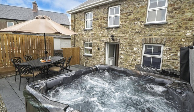 Bryndalis, Aberaeron