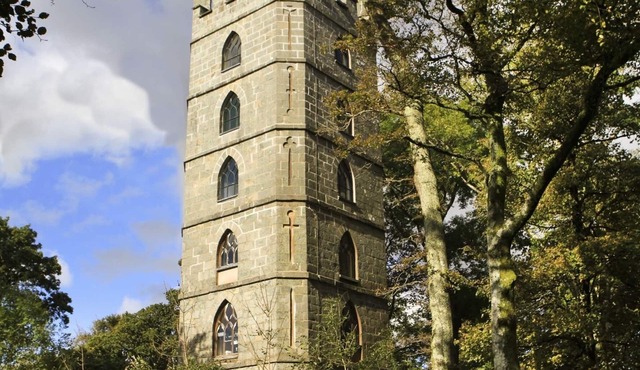 BRYNKIR TOWER, pet friendly, with open fire in Garndolbenmaen